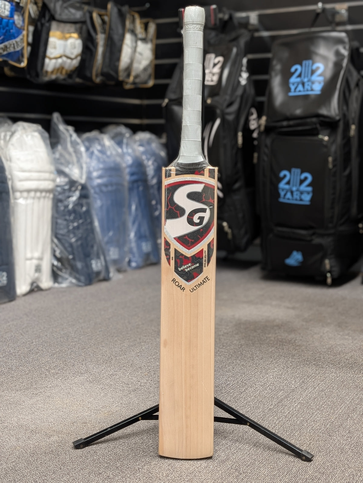 Roar Ultimate Cricket Bat