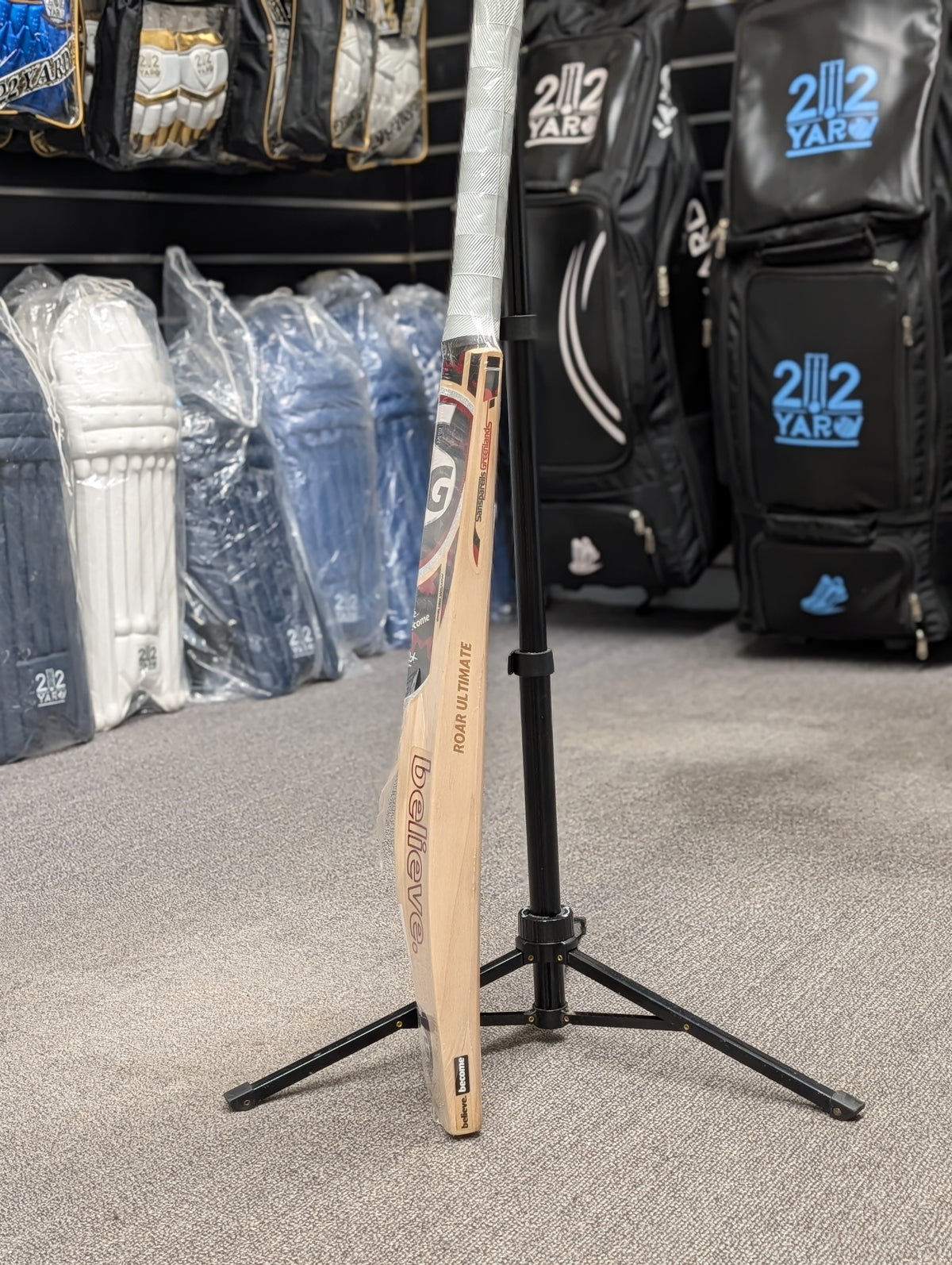 Roar Ultimate Cricket Bat